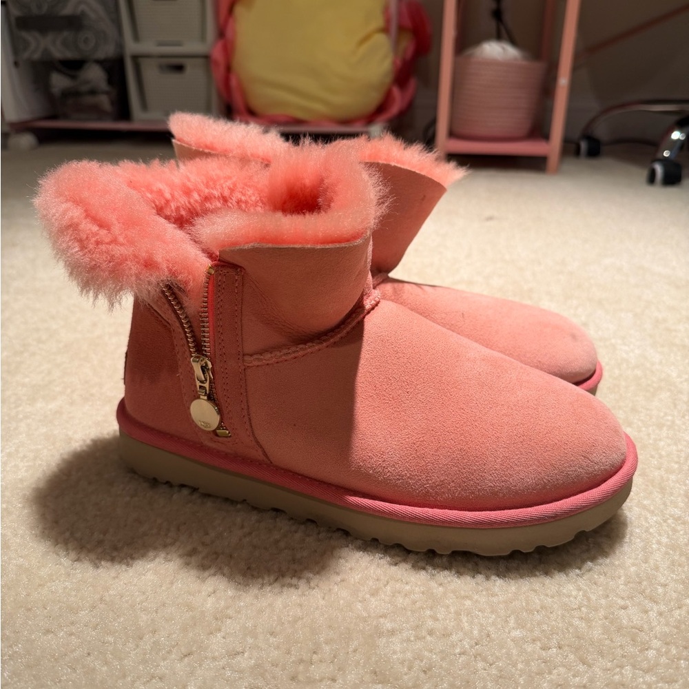 Ugg Bailey Zip Mini Boot Size 7 - image 2